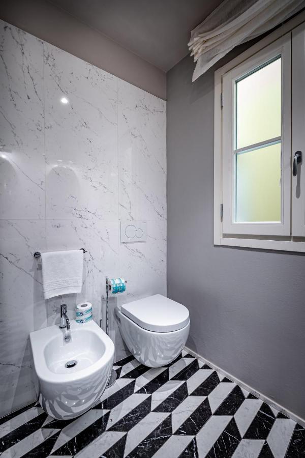 Hs4U Ricasoli Luxury Apartment Near Duomo N. 3 Florence Buitenkant foto